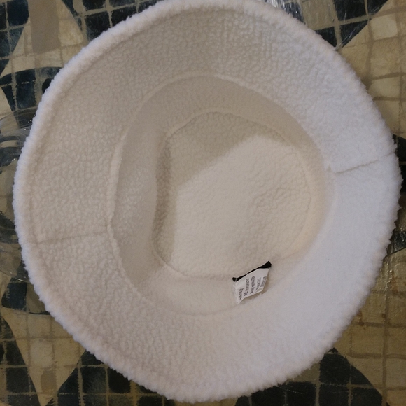 Hat & Glove Set - Picture 3 of 6